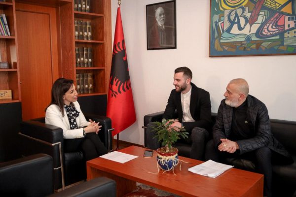 Ministrja Kushi për kampionin Izmir Smajlaj: Ambasador i shkëlqyer i yni