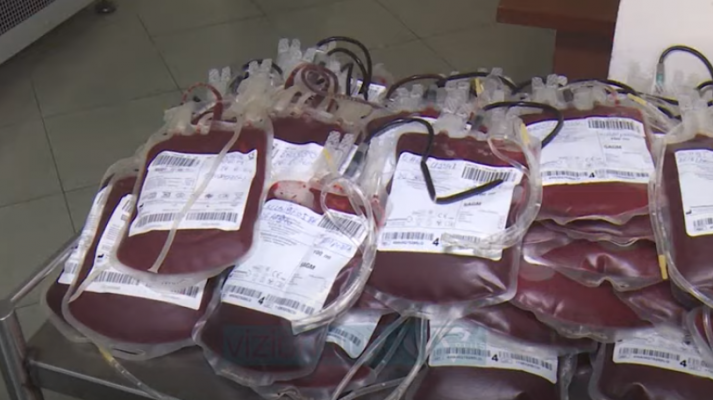 Ulet numri i dhuruesve të gjakut/ Mjekët: Mungesat në këtë periudhë, të mëdha
