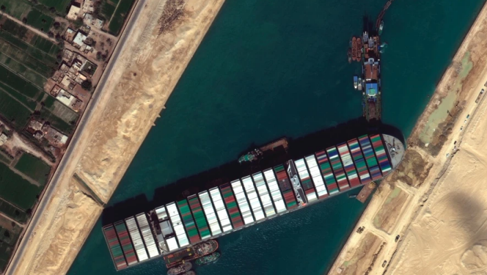 Vazhdon kriza në Kanalin e Suezit
