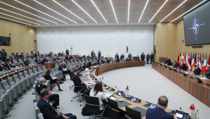 NATO konfirmon unitetin përballë “agresionit rus”