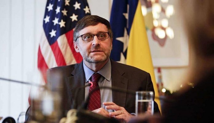 SHBA: Koha nuk pret për dialog, Kosovë-Serbi të ulen në tryezë
