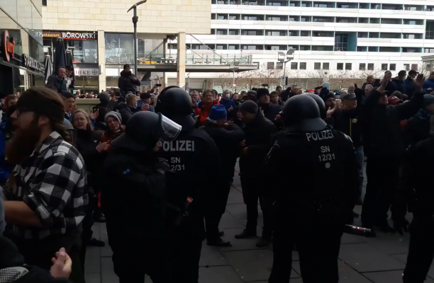 Protesta masive pas vendimit të qeverisë për masat/ Gjermanët: Jo diktakturës së COVID
