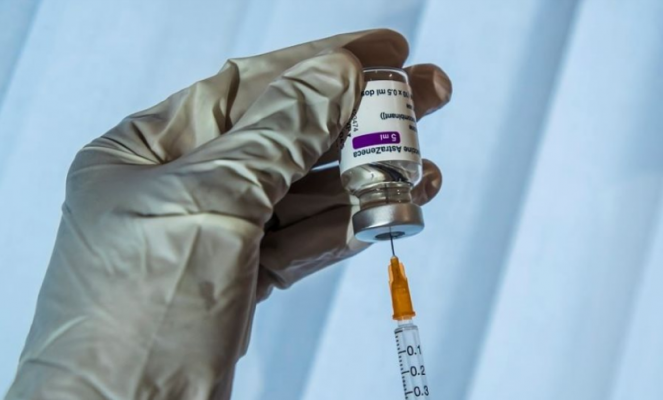 Autoritetet irlandeze rekomandojnë pezullimin e vaksinës AstraZeneca