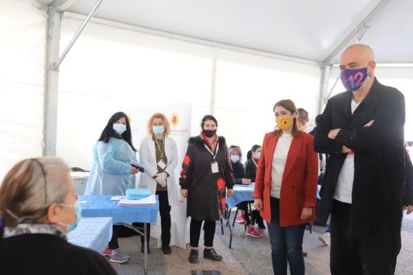 Rama-Manastirliu në Vlorë: Nga dita e hënë ulim fashën e vaksinimit në +60 vjeç