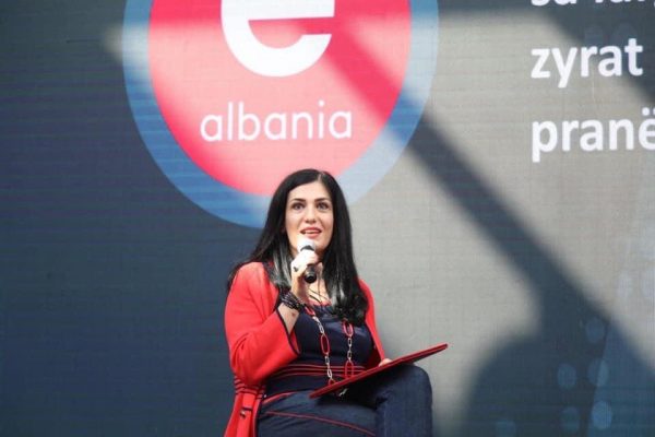 Drejtoresha e AKSHI: Asnjë e dhënë nuk ruhet dot në e-Albania! Të mos përhapet panik