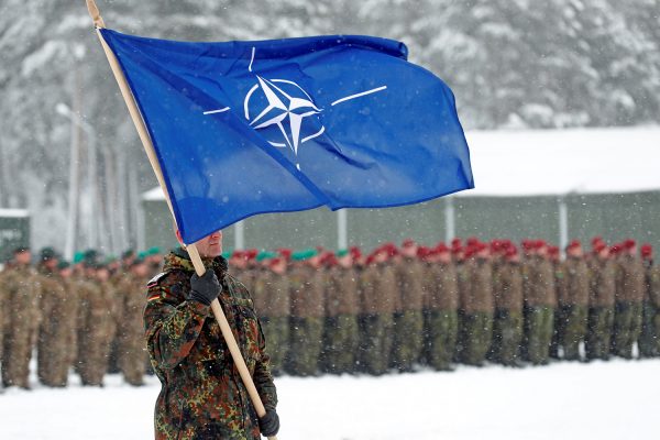 NATO: Bllokimi i lundrimit, pjesë e praktikave destabilizuese të Moskës