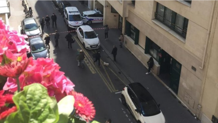 Të shtëna me armë jashtë spitalit në Paris, një i vdekur