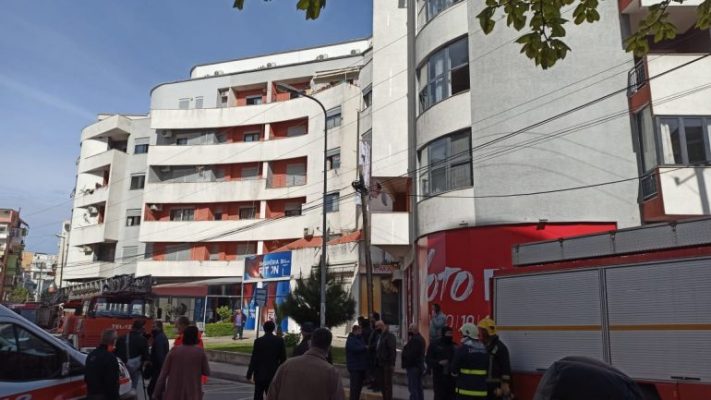 Zjarr në pallat, panik tek banorët në Tiranë