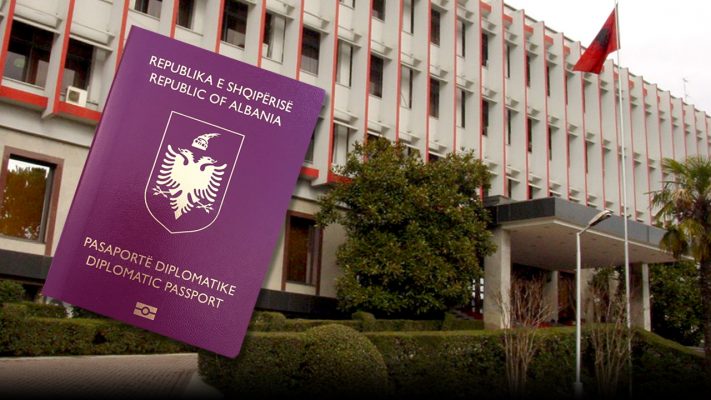 “Dorëzoni pasaportat diplomatike”/ Ministrja kërkesë futbollistëve të Euro 2016