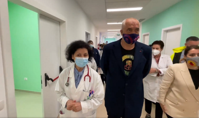 Përfundon ndërtimi i Pediatrisë së re në QSUT/ Rama: Autonomia nis nga spitali memorial i Fierit