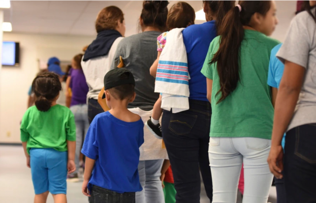 Të miturit në kufirin amerikan thonë se ikin nga dëshpërimi