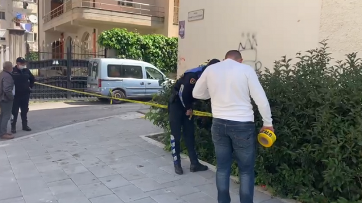 Panik dhe të shtëna në Vlorë, grabitje e armatosur në argjendari