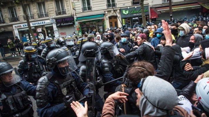 Protesta kundër kufizimeve/ Dhunë e arrestime masive në disa kryeqytete europiane