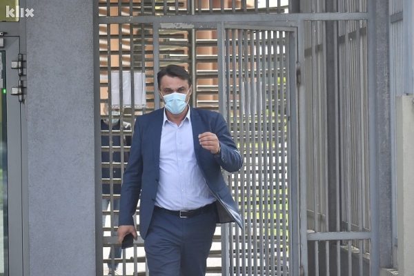 Bosnja dënon me burg ish-ministrin që abuzoi me detyrën