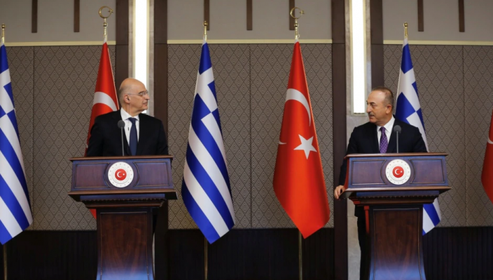 Ministri i Jashtëm turk viziton Greqinë, përpjekje për të zgjidhur konfliktet