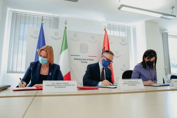 Shqipëria nënshkruan marrëveshje me Italinë për mësimdhënien e gjuhës italiane