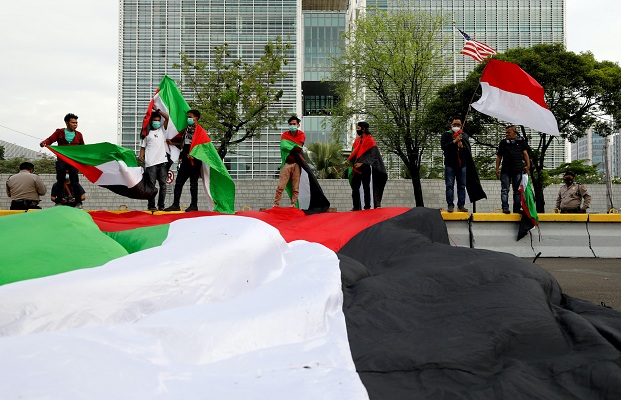 Protesta të mëdha në botë pro Palestinës/ Të rinjtë mbështillen me flamurin palestinez