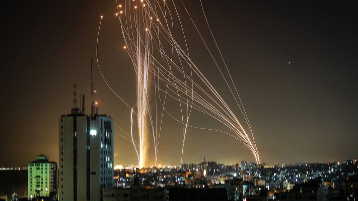 Hakmerren palestinezët/ “Skuqin” qiellin izraelit me qindra raketa (VIDEO)