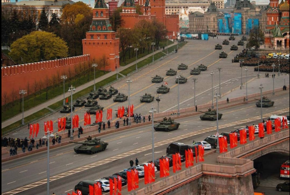 Rusia kujton Ditën e Fitores/ Putin: Do të mbrojmë me vendosmëri sigurinë e popullit