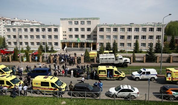 Sulm në një shkollë në Rusi, plagosen 9 persona, nxënësit hidhen nga dritaret