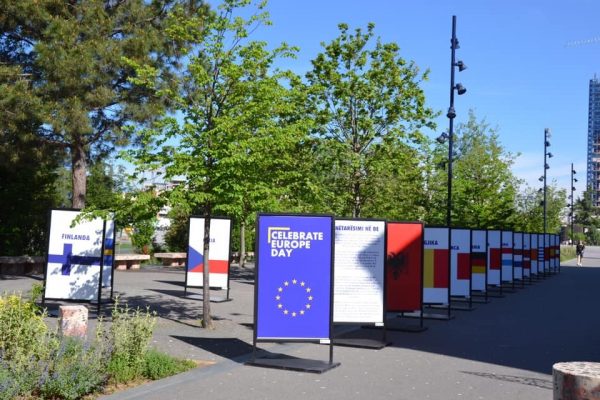 Dita e Europës, Tirana mbushet me flamujt e vendeve të unionit