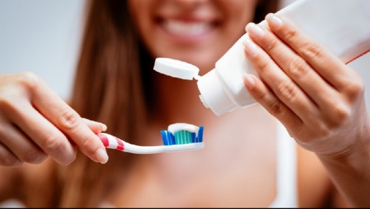 8 përdorime të pastës së dhëmbëve që me siguri nuk i keni ditur
