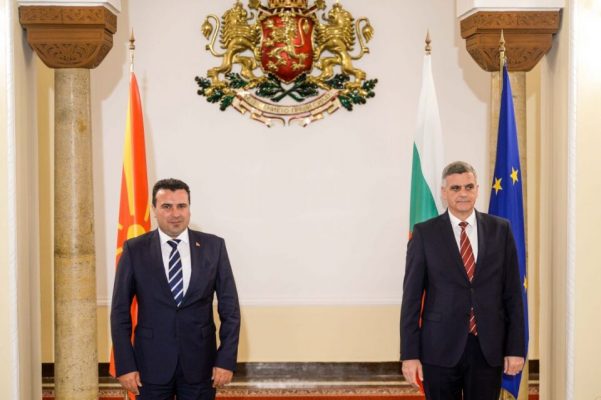 Zaev në Bullgari per negociatat, palët shprehen optimiste për një marrëveshje