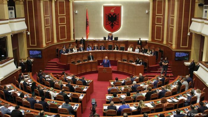 Zyrtarizohen 140 deputetët e Kuvendit të ri/ Ja emrat më të votuar nga PS dhe PD