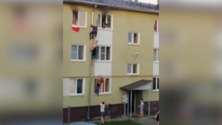 VIDEO/ Ishin bllokuar në banesë, tre burra shpëtojnë mrekullisht fëmijët nga flakët