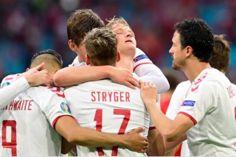 Danimarka “nuk pyet” për Uellsin/ “Fluturon” pa problem në çerekfinale