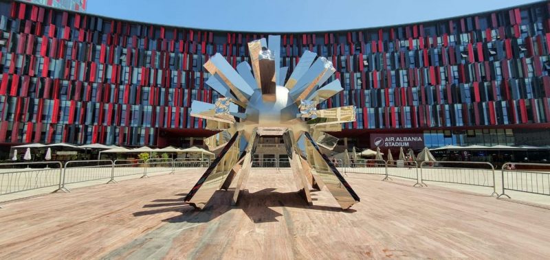 Inaugurohet skulptura “Big Bang” në “Sheshin Italia”, Veliaj: “Një copëz Itali në Tiranë