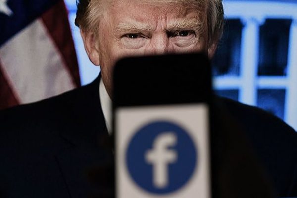 Facebook-u pezullon me dy vjet llogaritë e ish-Presidentit Trump