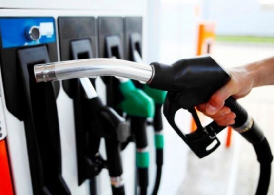 Analiza/ Pse po bien çmimet e benzinës në SHBA?