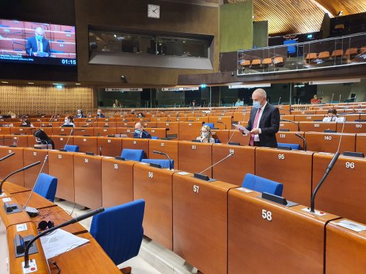 Asambleja Parlamentare e KiE vlerëson zgjedhjet: Të hetohen rastet e blerjes së votave