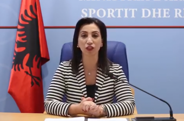 Lojërat Mesdhetare “Oran 2022” / Ministria Kushi uron ekipin dhe i dorëzon flamurin shqiptar sportistit flamurmbajtës