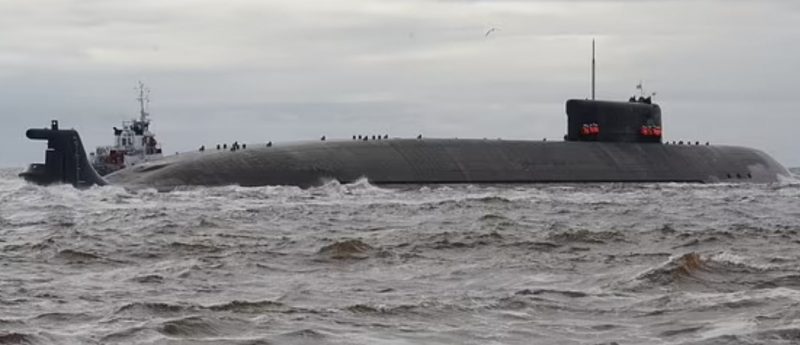 Rusia nxjerr në det nëndetësen më të madhe bërthamore
