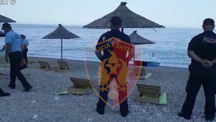 Policia heq çadra e shezlongë pa leje në plazhin e Tales