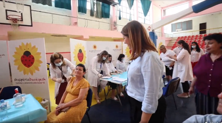 Manastirliu jep lajmin e madh: Hapet vaksinimi i lirë për moshat mbi 18 vjeç