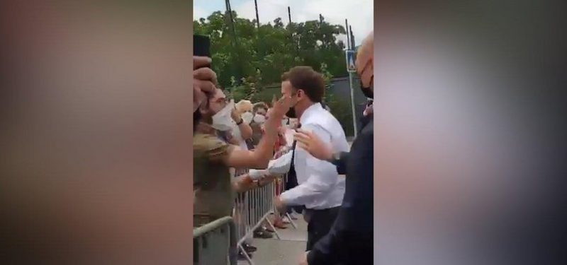 Video/ Presidenti i Francës qëllohet me shuplakë nga një qytetar