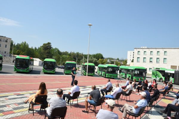 Tirana me autobuzë hibridë/ Veliaj: Lehtësojmë qarkullimin dhe mbrojmë mjedisin