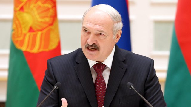 Lukashenko-amerikanëve: Do marr trupa ruse po tentuat të më largoni nga pushteti