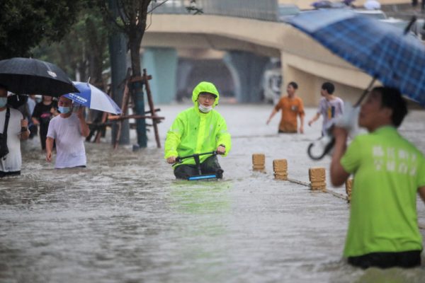 Pas Europës Perëndimore, përmbytet Kina! 12 të vdekur dhe mijëra persona të evakuuar