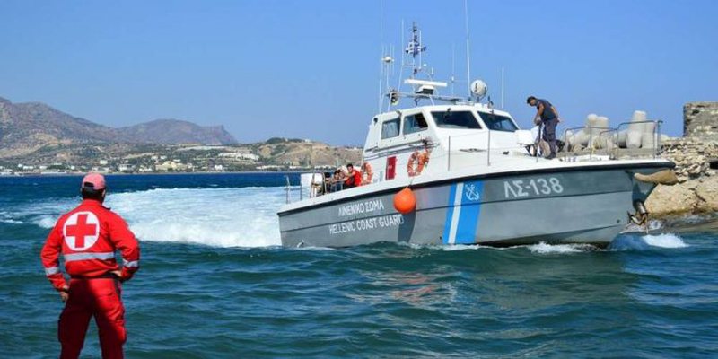 Anija me migrantë fundoset afër ishullit grek