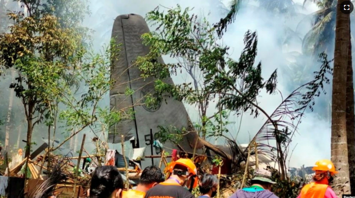 Filipine: Të paktën 45 të vdekur nga rrëzimi i avionit luftarak