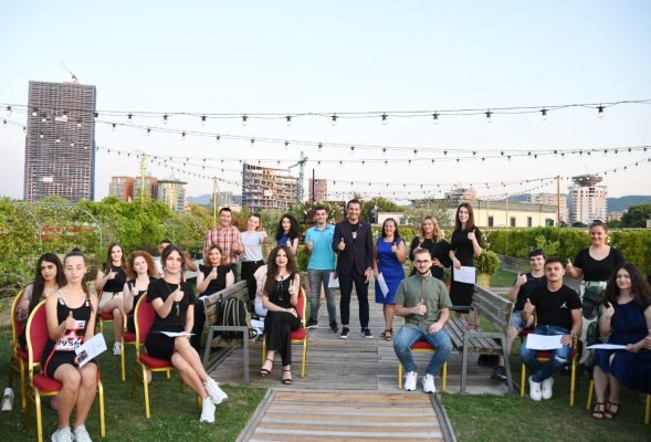 Certifikohen të rinjtë e projektit të Bashkisë për zhvillimin ekonomik të Tiranës