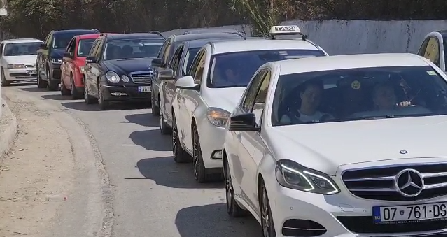 Trafik i rënduar në Vlorë, fundjava sjell vështirësi në qarkullimin e automjeteve