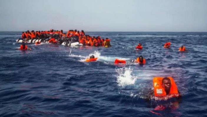 Fundoset anija, mbyten 43 emigrantë
