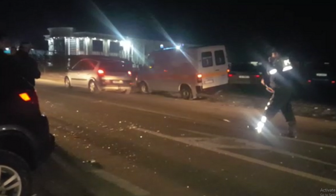Aksidet i rëndë në Tapizë/ Vdes shoferi, dy të tjerë plagosen