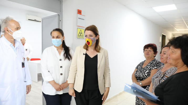 Manastirliu në Spitalin e Fierit: Plotësohen me mamografi të gjitha spitalet rajonale