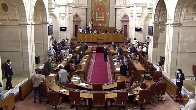 Miu hyn në parlament dhe ndërpret seancën, si reagojnë deputetët (VIDEO)